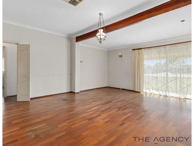 2 Peacock Street, Cloverdale WA 6105