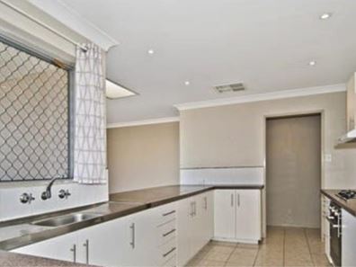 30 Chalmers Avenue, Waikiki WA 6169