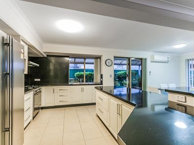 60 Whitfeld Terrace, Winthrop WA 6150