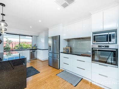 32 Dumaresq Loop, Quinns Rocks WA 6030
