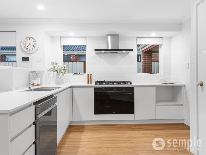 15 Sandleford Way, Hammond Park WA 6164