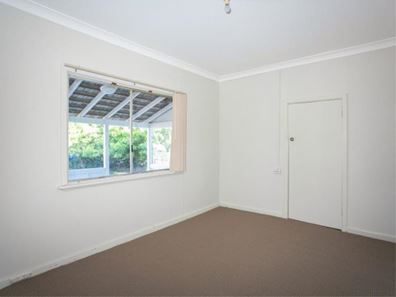 3 Kalara Way, Koongamia WA 6056