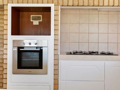 1 Howick Court, Coogee WA 6166