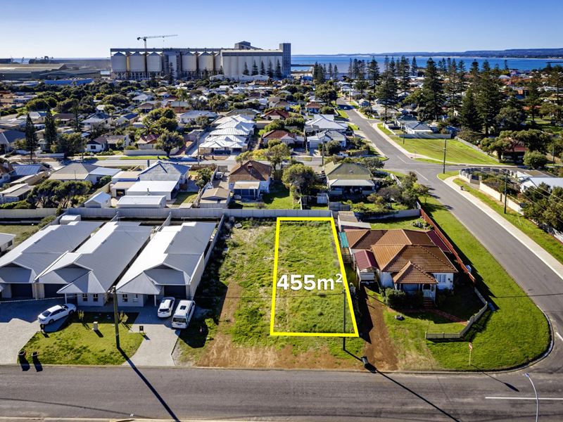 15 Dampier Street, Beachlands WA 6530