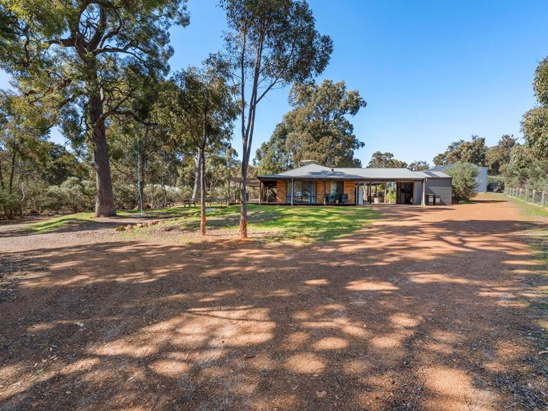 14 Bullich Retreat, Jarrahdale WA 6124