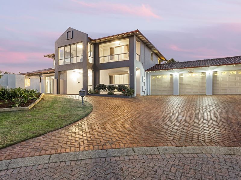 7 Clubb Court, Winthrop