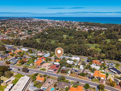 2 Dean Close, Halls Head WA 6210