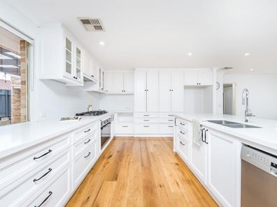 19 St Thomas Loop, Iluka WA 6028