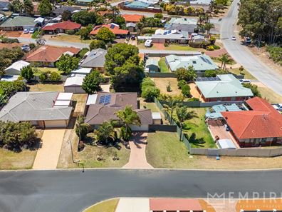 2 Wintersweet Place, Halls Head WA 6210