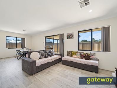 40 Becker  Loop, Mandogalup WA 6167