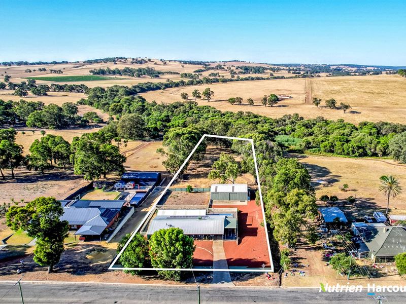 8 Lefroy Street, Gingin WA 6503