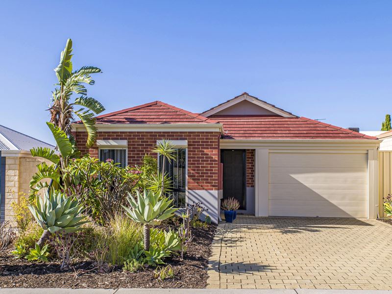 60 Lauderdale Ramble, Carramar