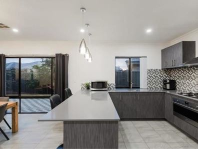 3 Breccia Grove , Piara Waters WA 6112