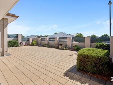 9 Plumwood Avenue, Hammond Park WA 6164
