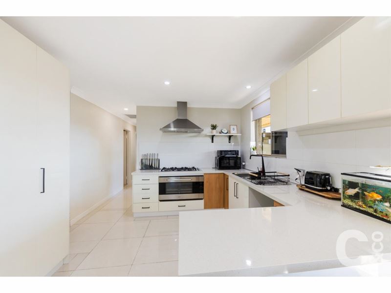 42 Woodley Way, Parmelia WA 6167
