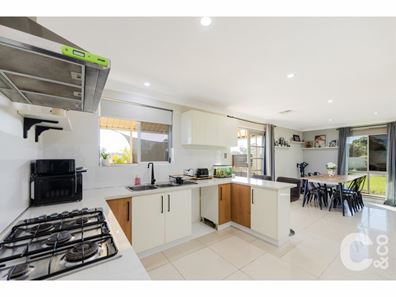 42 Woodley Way, Parmelia WA 6167