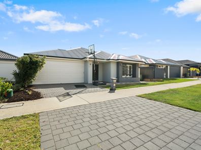 271 Lake Valley Drive, Lakelands WA 6180