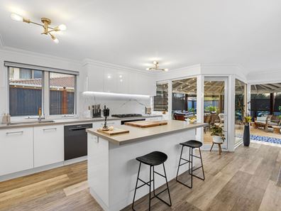 10 Lesueur Rise, Sorrento WA 6020