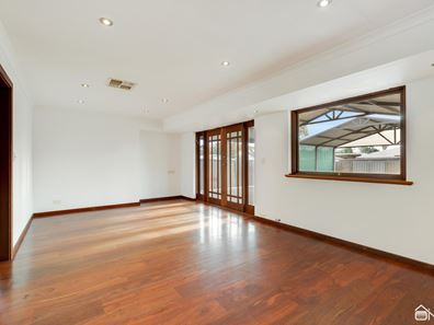 15 Rosemary Court, Huntingdale WA 6110