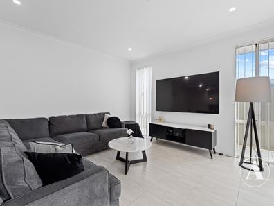 73 Piara Drive, Piara Waters WA 6112