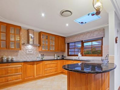 11 Melview Court, Melville WA 6156