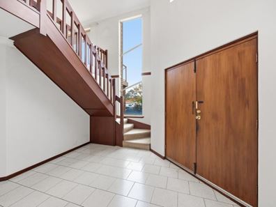 33 Simmonds Parade, Winthrop WA 6150