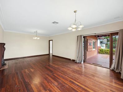 10 Tilby Street, Cloverdale WA 6105