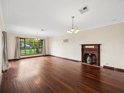 10 Tilby Street, Cloverdale WA 6105