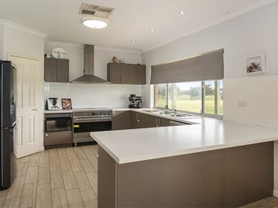 8 Serenity Grove, Ambergate WA 6280
