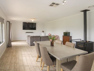 8 Serenity Grove, Ambergate WA 6280