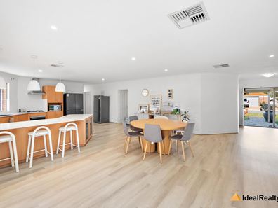 33 Montgomery Drive, Success WA 6164