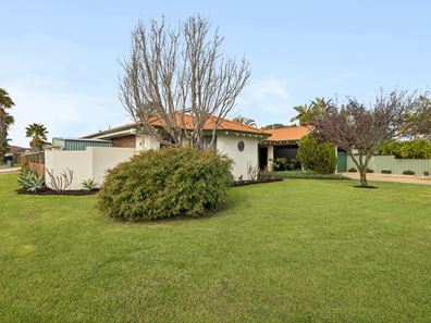 1 Hawk Close, Ballajura WA 6066