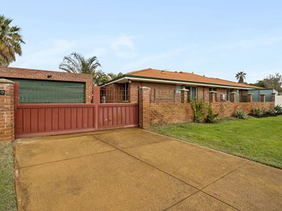 1 Hawk Close, Ballajura WA 6066