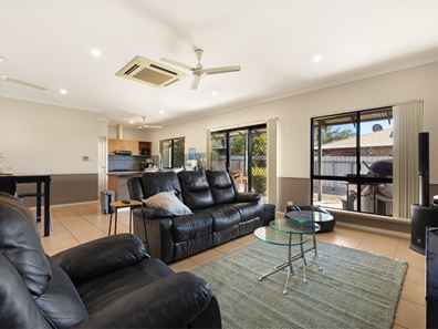 7 Rhonda Road, Baynton WA 6714
