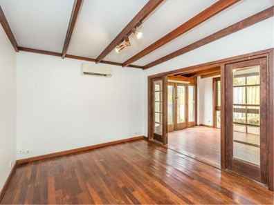 10 Ellis Street, Wilson WA 6107