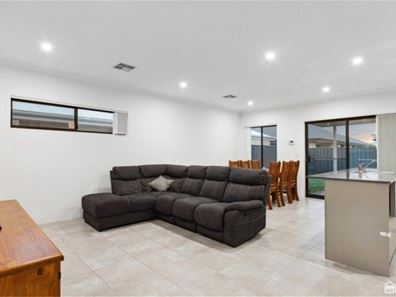 21 Charnwood groove, Hilbert WA 6112