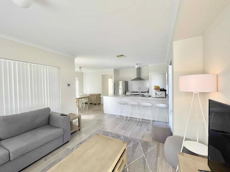 8 Rock Way, Alkimos WA 6038