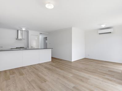 4 Clarendon Circuit, Lakelands WA 6180