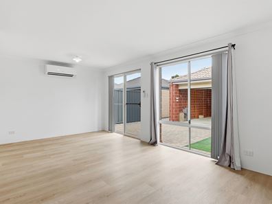 4 Clarendon Circuit, Lakelands WA 6180