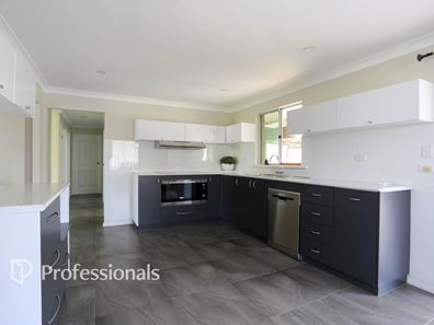 9 Valentine Way, Sinclair WA 6450