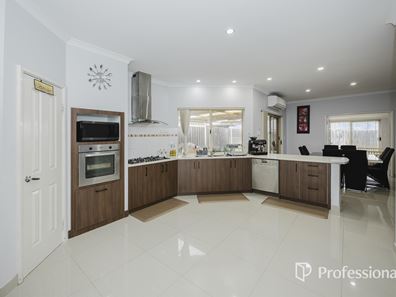 10 Velvick Pass, Ellenbrook WA 6069