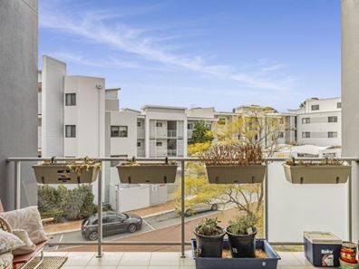 30/2 Walsh Loop, Joondalup WA 6027