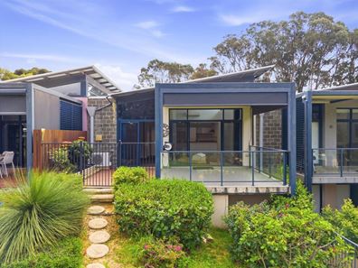 5 Golfers Retreat, Halls Head WA 6210