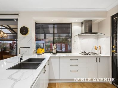 14 Denfield Rise, Carramar WA 6031