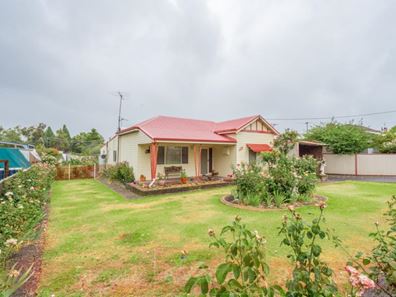 19 Bunbury Street, Collie WA 6225