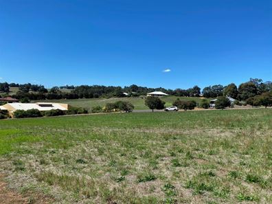 7 Magnolia Retreat, Kangaroo Gully WA 6255