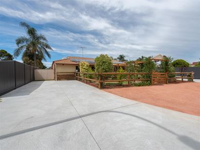 16 Sandford Crescent, Halls Head WA 6210