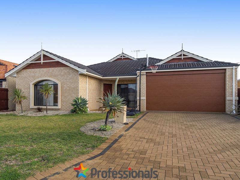 17 Lomatia Ramble, Halls Head WA 6210