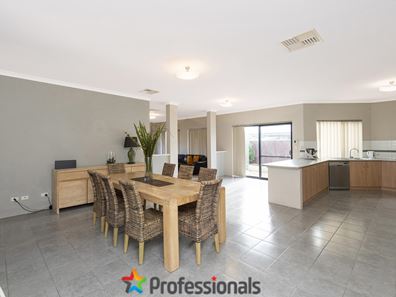 17 Lomatia Ramble, Halls Head WA 6210