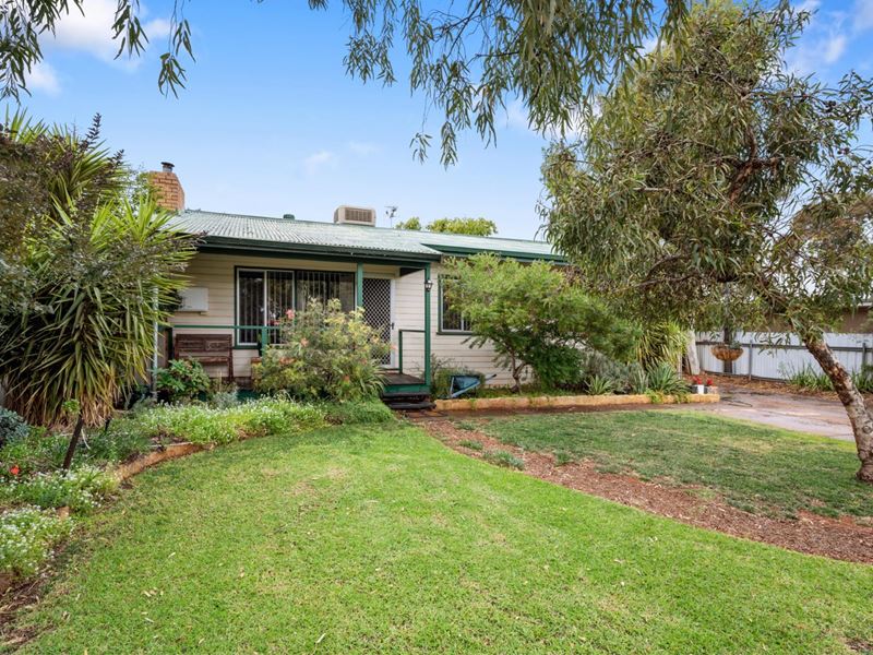 55 Eureka Street, Hannans